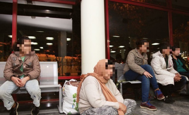 Νέα Μάκρη: Πώς ένα τυχαίο γεγονός πυροδότησε αντιπαραθέσεις για τους αλλοδαπούς στο Marathon Beach!