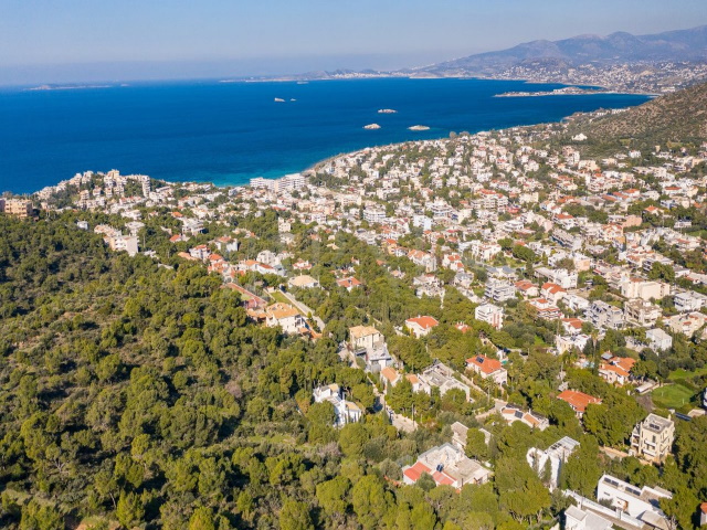 Μαρκόπουλο, Ραφήνα, Σαρωνίδα οι δημοφιλέστερες περιοχές για αγορά - ενοικίαση ακινήτων (Ποιες άλλες «παίζουν» στην Αν. Αττική)