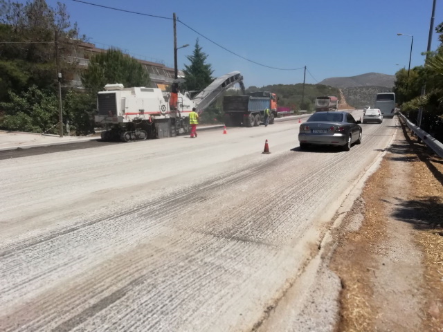 Αθηνών – Σουνίου: Με πινακίδες για την επικινδυνότητα του δρόμου προσπαθούν να... ξορκίσουν τα συνεχή δυστυχήματα 