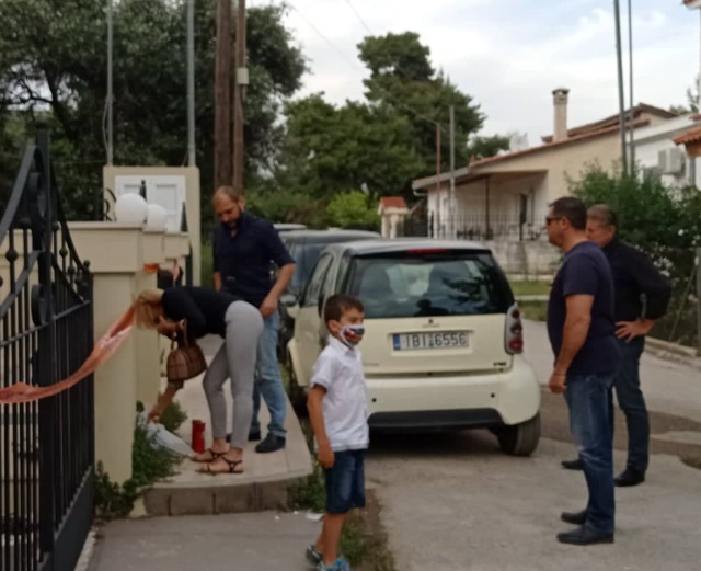 Έγκλημα στα Γλυκά Νερά: Συγκινητική κίνηση από πολίτες για τη μνήμη της 20χρονης Καρολίνας (Φωτός)