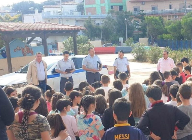 Η μεγάλη αγκαλιά των αστυνομικών του Λαυρίου στα παιδιά δύο δημοτικών σχολείων της πόλης 