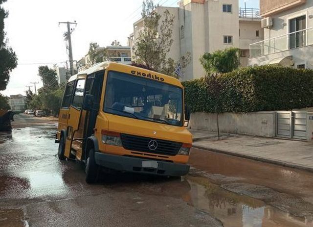 Πόρτο Ράφτη: Οργή για το ατύχημα με σχολικό γεμάτο παιδάκια, λόγω της επικινδυνότητας των δρόμων 