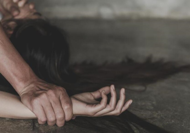 Καλύβια: Χειροπέδες σε 35χρονο που βίαζε ανήλικη εκβιάζοντάς την με αποκάλυψη προσωπικών φωτογραφιών και βίντεο 