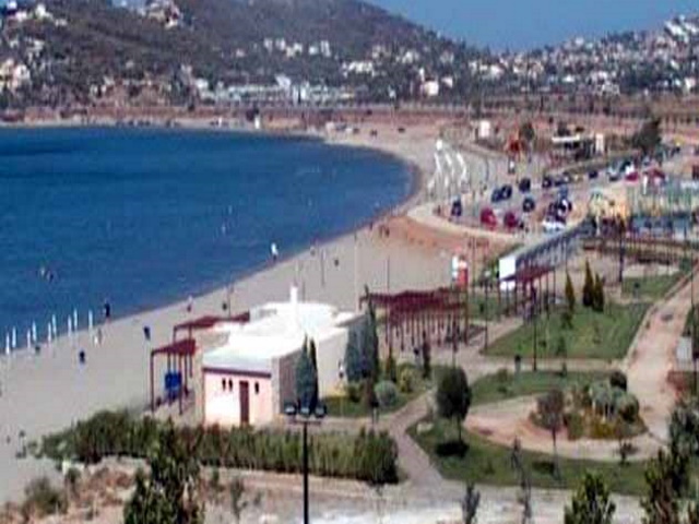 Αλυκές Αναβύσσου: Από καντίνες σε παράνομα beach bar – Επέμβαση της Αστυνομίας 