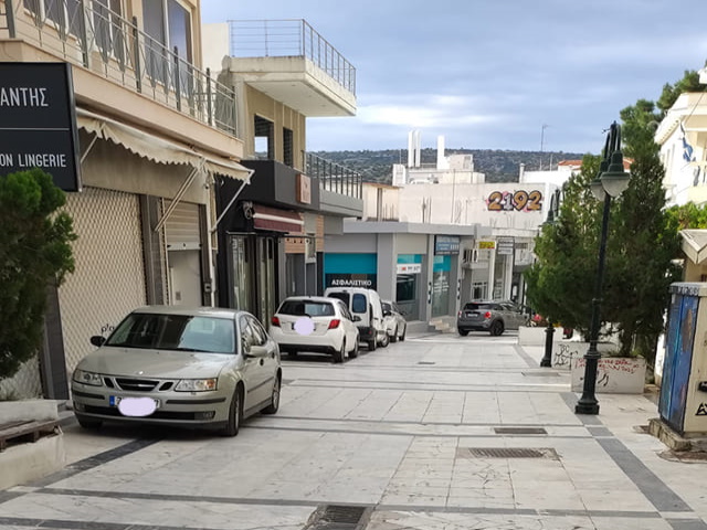 Κορωπί: Απαράδεκτη η εικόνα στον μοναδικό πεζόδρομο της πόλης!