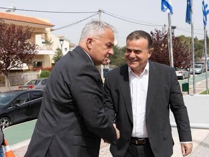 Εσωκομματικές ΠΑΣΟΚ: Το πράσινο αφήγημα Αηδόνη που σκοντάφτει στους γαλάζιους εναγκαλισμούς του 