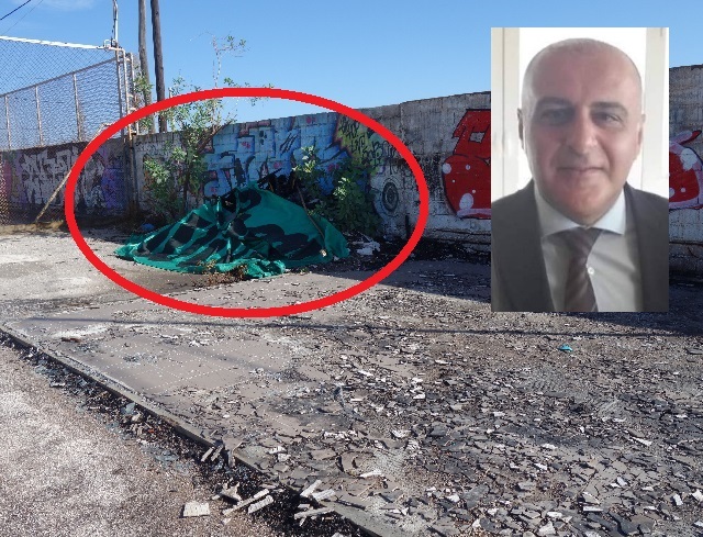 Τα αποκαΐδια της φωτιάς στο γήπεδο της Αρτέμιδας, «στολίζουν» ακόμη τον χώρο παρά τις βαρύγδουπες εξαγγελίες του δημάρχου Δ. Μάρκου! (Φωτός)