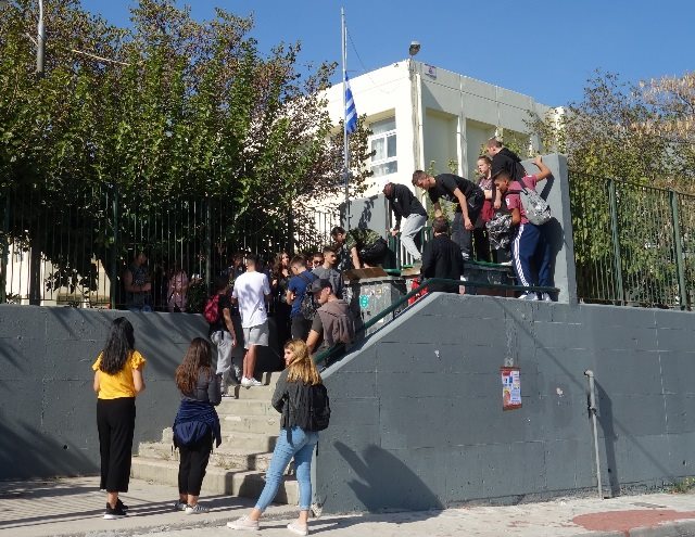 Η περήφανη και αξιοπρεπής απάντηση των μαθητών του 1ου ΓΕΛ Γέρακα: Κάναμε αυτό που πιστεύαμε ως Έλληνες! (Βίντεο)