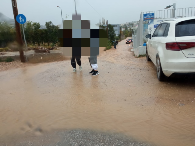 Εικόνες σοκ από την άθλια κατάσταση των δρόμων γύρω από το νέο Λύκειο Πόρτο Ράφτη 