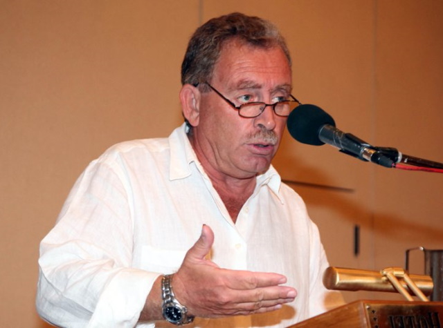 Δήμος Σαρωνικού: Η μοναξιά της θεσμικής εκτροπής του Πέτρου Φιλίππου 