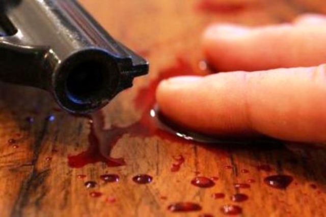 Σοκ στα Καλύβια: 45χρονος αυτοκτόνησε μπροστά στους αστυνομικούς της ΔΙΑΣ!