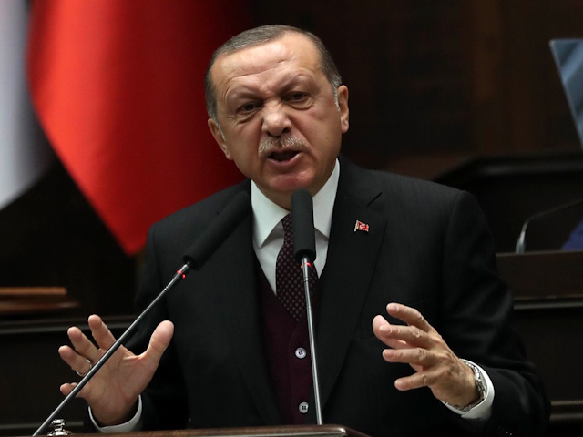 Δήμος ή αυτοκρατορία; Πώς σε περιοχή της Αν. Αττικής απέκτησαν τον δικό τους Ερντογάν