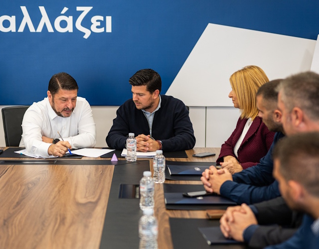 Υπογράφηκε η ανάπλαση του γηπέδου «Β. Τροχίδης» στην Ανάβυσσο – Στην τελική ευθεία το έργο για την έδρα του Σαρωνικού