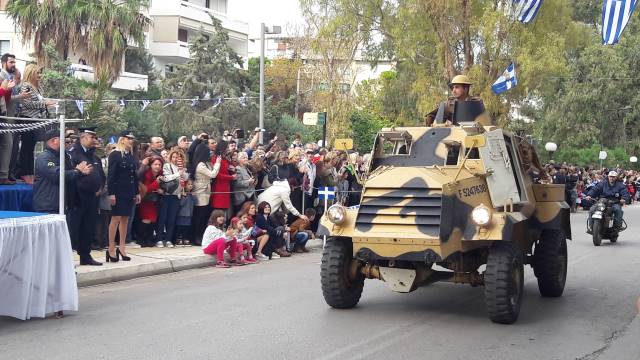 Εντυπωσιακή η παρέλαση στη Βούλα για την επέτειο της 28ης Οκτωβρίου (Βίντεο)