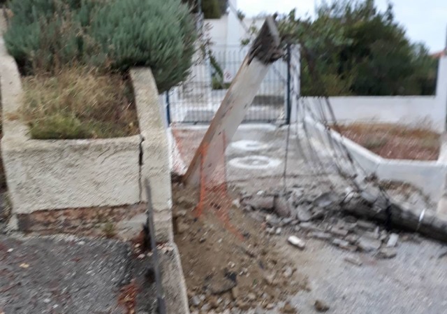 Άμεση αντίδραση της Πολιτικής Προστασίας Κρωπίας εκεί που θα έπρεπε να είναι παρών ο ΔΕΔΔΗΕ!