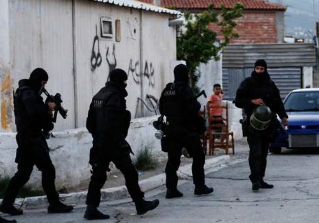 Χειροπέδες στα ανθρωπόμορφα τέρατα που είχαν βιάσει 22χρονη στο Πικέρμι – Είχαν διαπράξει πλήθος ληστειών στην Αν. Αττική!