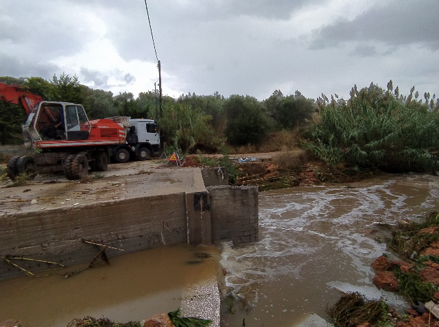 Άλλα 8 ρέματα σε Σπάτα, Ραφήνα, Διόνυσο, Αχαρνές και Ωρωπό καθαρίστηκαν από συνεργεία της Περιφέρειας