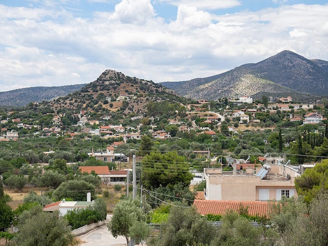 Κίτσι Κορωπίου: Νύχτα τρόμου με πυροβολισμούς και επίθεση έξω από σπίτι