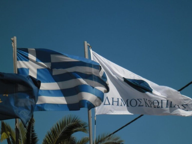 Κορωπί: Πώς η ανάπλαση της Βασ. Κωνσταντίνου φέρνει τα πάνω κάτω στην παρέλαση της 28ης Οκτωβρίου