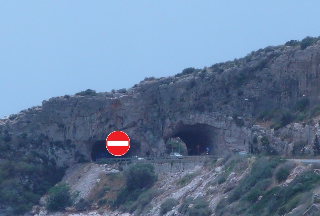 Με καθυστέρηση δύο ετών ξεκινούν έργα για την άρση της επικινδυνότητας (που δεν... υπήρχε) στην «τρύπα του Καραμανλή»!