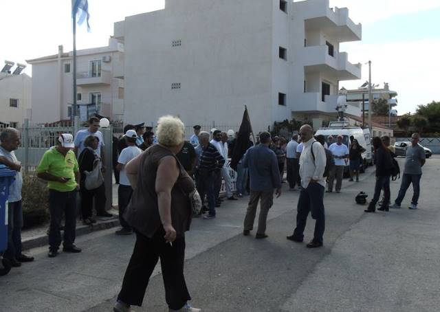 Ειρηνοδικείο Κορωπίου: Όταν οι πολίτες αντιμετωπίζουν τα «κοράκια» των τραπεζών που παίρνουν τα σπίτια του κόσμου (Video)