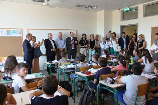 Ευρωβουλευτές όλο συγκίνηση στο υπερσύγχρονο 7ο Δημοτικό Σχολείο Γέρακα 