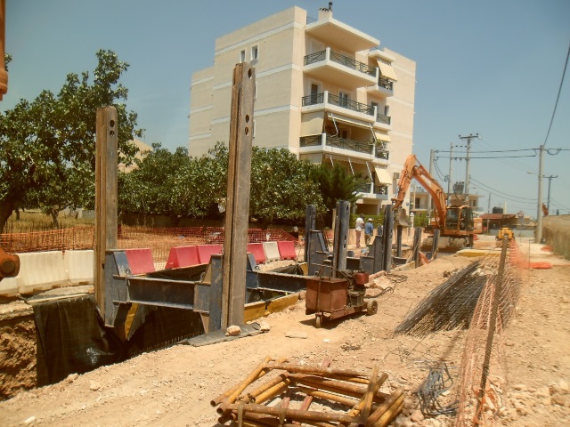 Σε πλήρη εξέλιξη το αντιπλημμυρικό έργο στο ανατολικό τμήμα του Κορωπίου με απαραίτητες κυκλοφοριακές ρυθμίσεις (Φωτός)
