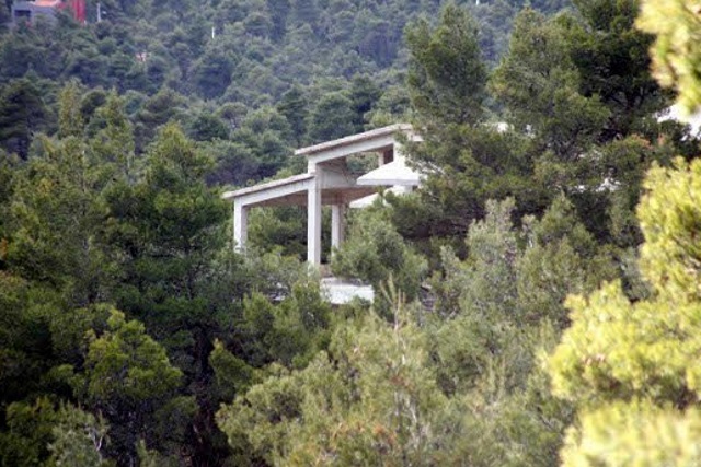 Στους δημάρχους τα ρίχνει η κυβέρνηση για τις καθυστερήσεις στη λύση του γόρδιου δεσμού των αυθαιρέτων!