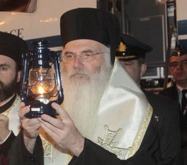 Νικόλαος Μεσογαίας και Λαυρεωτικής: Από μένα και μόνο θα παίρνετε το Άγιο Φως  