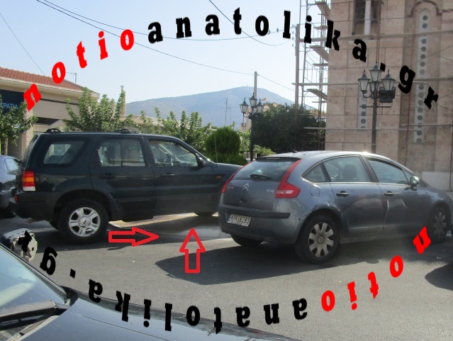 Καλύβια: Ήθελε να πιει πρωινό καφέ και έκλεισε τη δίοδο των αναπήρων! (Φωτό)