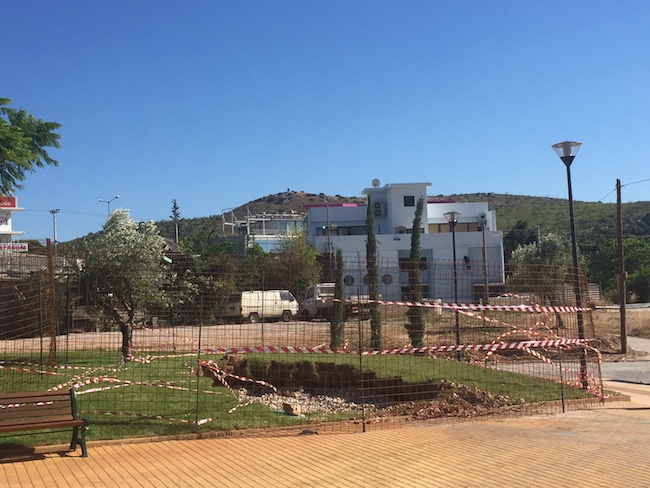 Ενα κρυμμένο πηγάδι έφερε την καταστροφή στη Βάρη