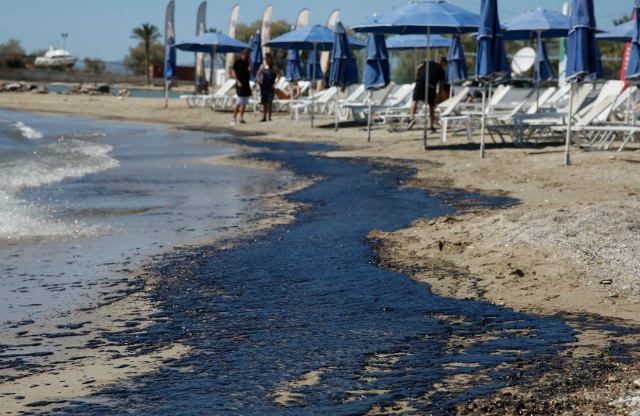 Συναγερμός στους Δήμους 3Β, Κρωπίας και Σαρωνικού για την πετρελαιοκηλίδα της κρατικής ολιγωρίας!