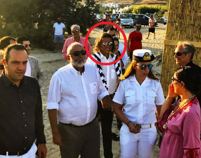 Σε φιέστα στη Μύκονο ο δήμαρχος Μαραθώνα Ψινάκης ενώ Βαρνάβας και Γραμματικό καίγονται! (Φωτός)