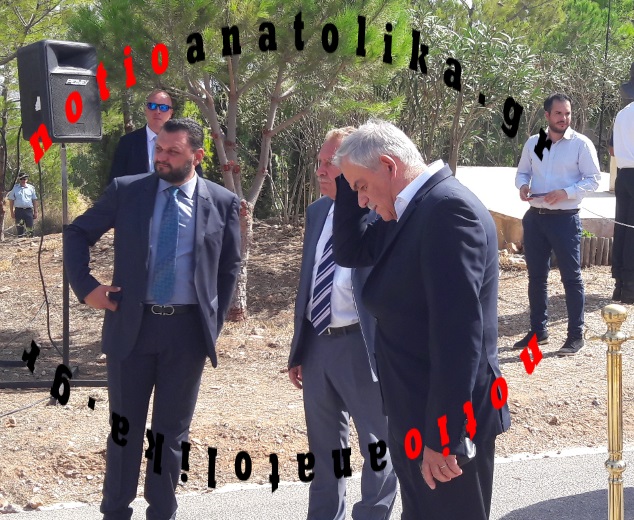 Δήμαρχος Σαρωνικού Γ. Σωφρόνης προς Τόσκα, παρουσία Παυλόπουλου: Δεν σας τιμούν όσα είπατε για την Πυροσβεστική! (Βίντεο)