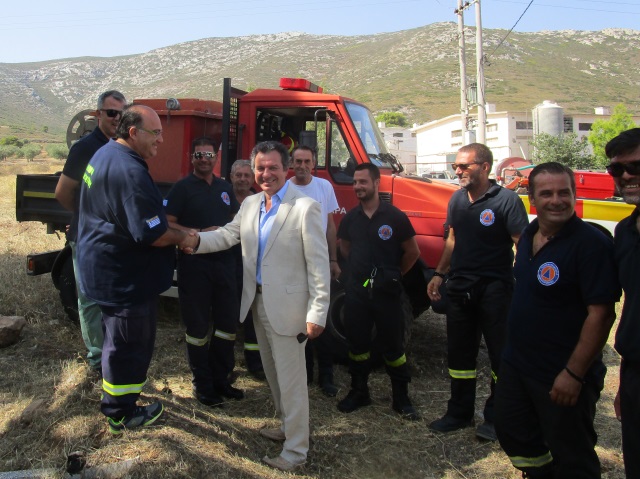 Εθελοντές και εν ενεργεία πυροσβέστες “αγκάλιασαν” τον βετεράνο που προσέφερε πολλά!
