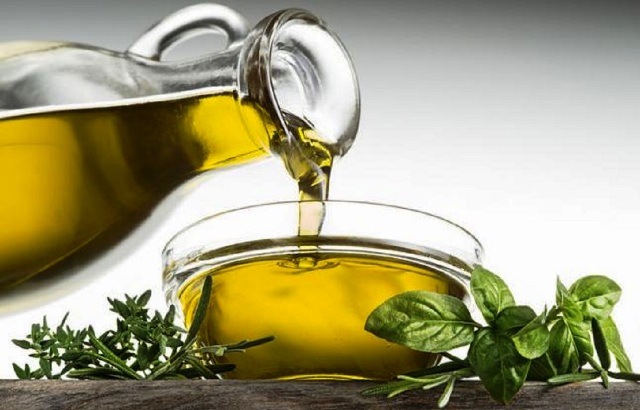 Όλα όσα πρέπει να ξέρετε για το ελαιόλαδο, το πολυτιμότερο τρόφιμο της μεσογειακής διατροφής!  