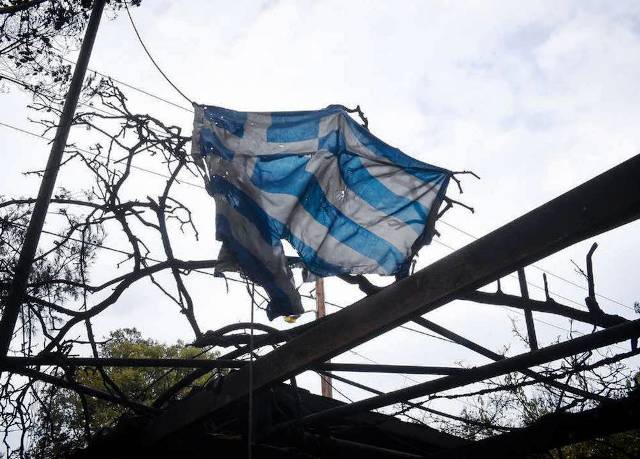 Σοκ στον Ν. Βουτζά: Κατάσχεσαν λογαριασμό πυρόπληκτης 83χρονης και της καρκινοπαθούς αδελφής της! 