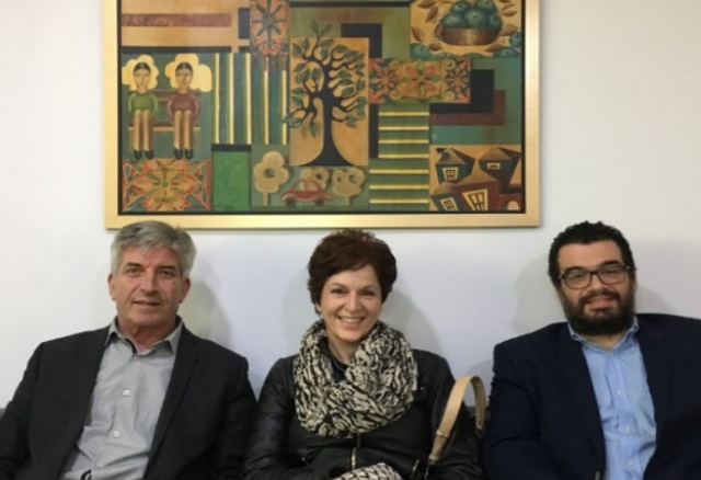 Η δωρεά πίνακα ζωγραφικής από την εικαστικό Μαρία Κοκκίνη με έναν τίτλο που ταιριάζει άριστα σε κάθε δήμο!