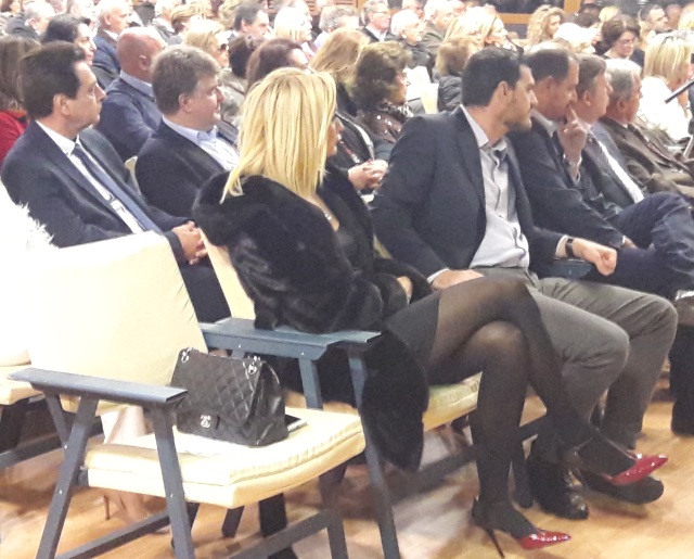Η εντυπωσιακή δημοσιογράφος που δηλώνει υποψήφια της ΝΔ στην Αττική και ζητά... ένωση για να γεμίσουν οι αίθουσες με παιδιά νεοδημοκρατών! (Βίντεο)