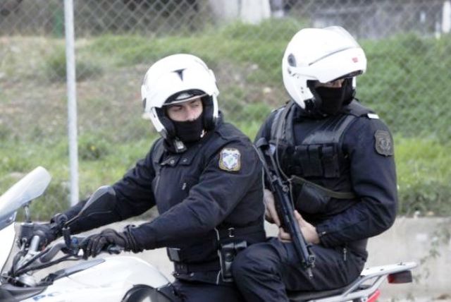 Καταγγελία για έρευνα μαθητών, στη μέση του δρόμου, από αστυνομικούς της ΔΙΑΣ στην Αρτέμιδα!