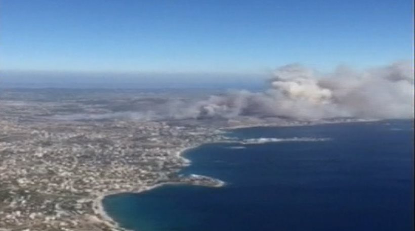 Μεγάλη πυρκαγιά στα Καλύβια (photos & videos)