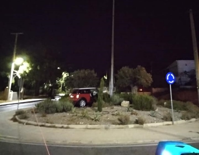 Παραλίγο τραγωδία εξαιτίας οδηγού που κινούνταν ανάποδα στη λεωφόρο Καλυβίων τα ξημερώματα της Κυριακής! (Φωτός)