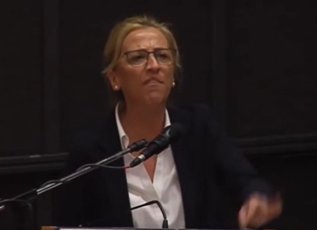 Η απίστευτη έκρηξη αυταρχισμού της Ρένας Δούρου για τις μεθοδεύσεις της σχετικά με τις χωματερές της Αττικής! (Βίντεο)
