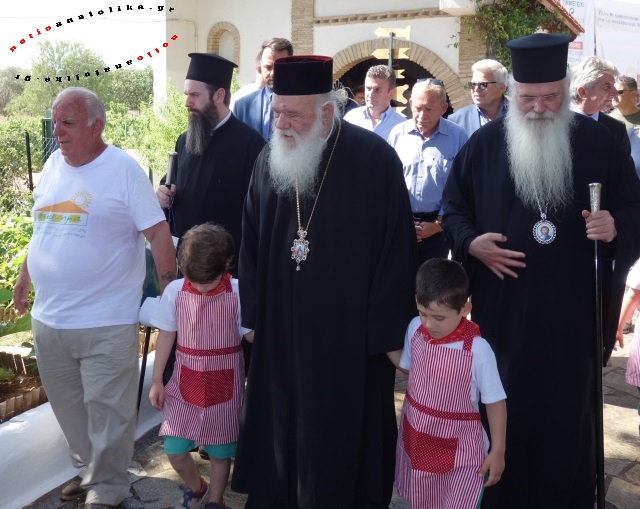 Κορωπί: Όταν ο αρχιεπίσκοπος Ιερώνυμος συνάντησε τα παιδιά των Μεσογείων: «Έλα παπούλη να σου δείξουμε το περιβάλλον»! (Βίντεο & Φωτός)