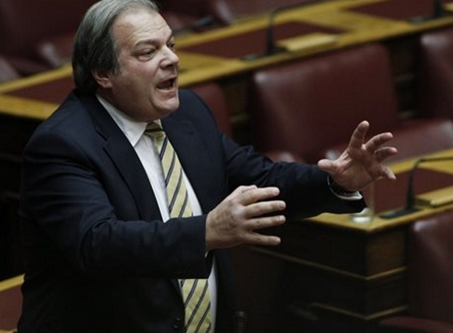Βουλευτής Κατσίκης: Βλέπει την έξοδο (από τη Βουλή) και φωνάζει!