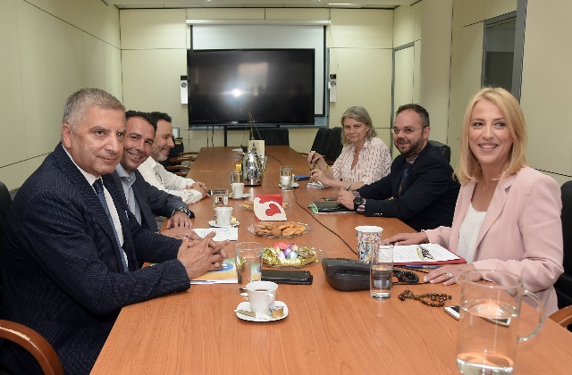 Ναι σε όλα από Δούρου σε Πατούλη, στην πρώτη συνάντησή τους στην Περιφέρεια Αττικής (Παρασκήνιο)