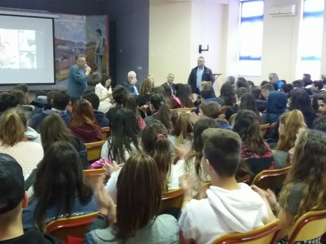2ο Γυμνάσιο Λαυρίου: Όταν οι αστυνομικοί έρχονται κοντά με τα παιδιά!