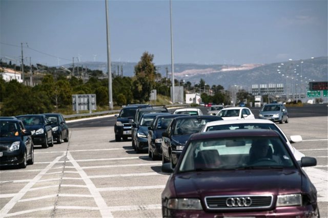 Χιλιάδες αυτοκίνητα «εκδρομέων του θανάτου» στα διόδια Ελευσίνας και Αφιδνών!