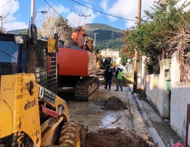 Μηνύσεις κατά ασυνείδητων πολιτών που πετούν λύματα στους δρόμους των Γλυκών Νερών!