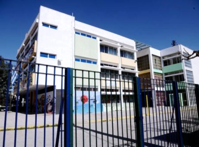 Στο τραπέζι η παράταση της αναστολής λειτουργίας σχολείων και μετά το Πάσχα!